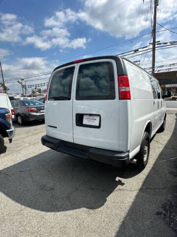 2022 Chevrolet Express 2500