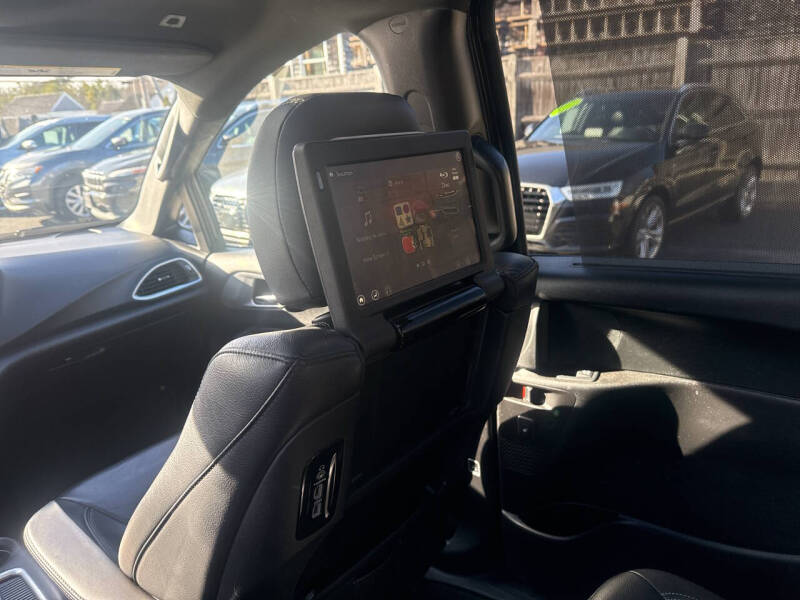 2019 Chrysler Pacifica Touring L Plus