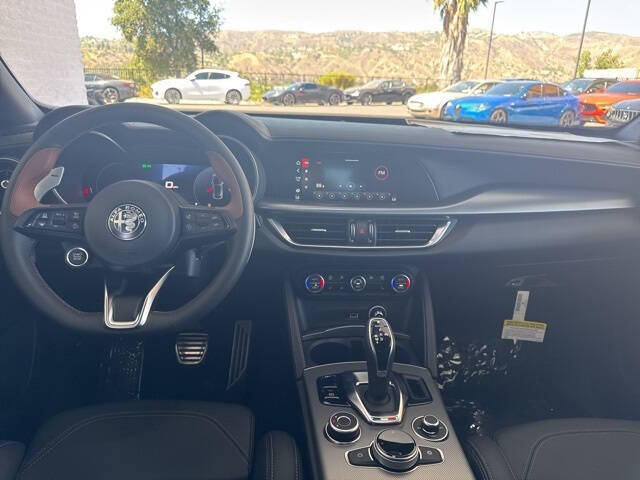 2025 Alfa Romeo Stelvio Intensa