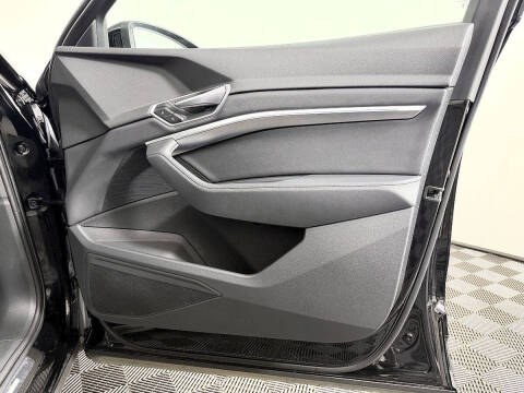 2023 Audi e-tron quattro Premium