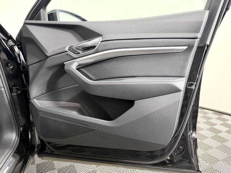 2023 Audi e-tron quattro Premium