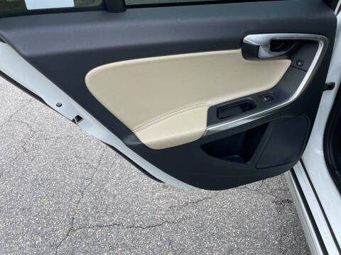 2017 Volvo V60 Cross Country T5 Premier