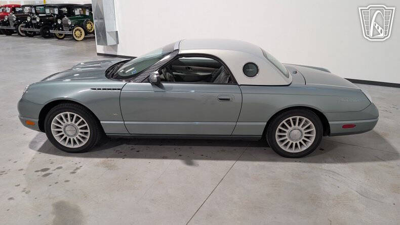 2004 Ford Thunderbird