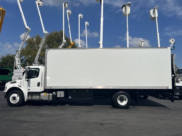 2019 Freightliner M2 106