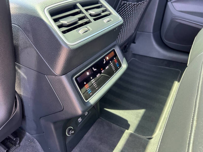 2021 Audi e-tron quattro Premium