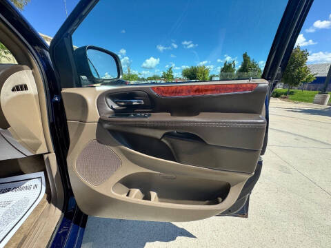 2013 Chrysler Town and Country Touring