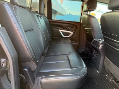 2017 Nissan Titan SL