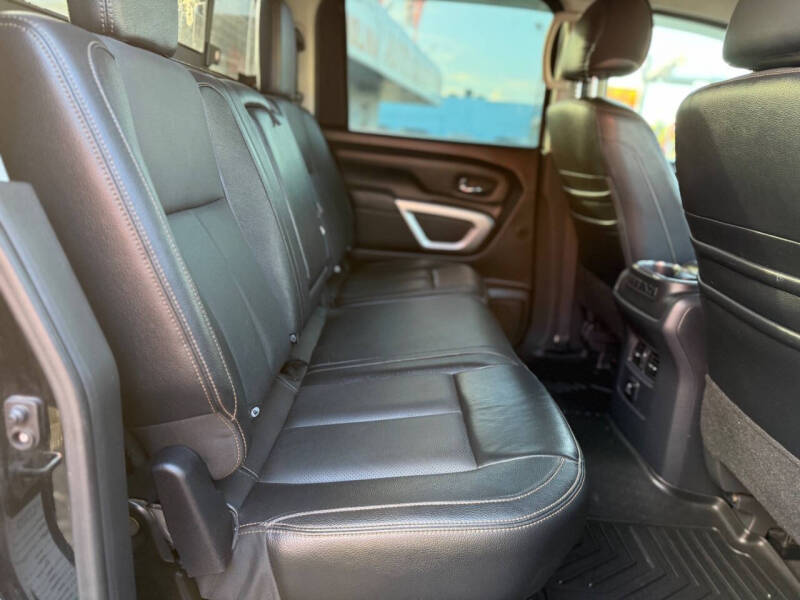 2017 Nissan Titan SL