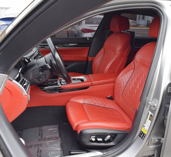 2022 BMW 7 Series M760i xDrive