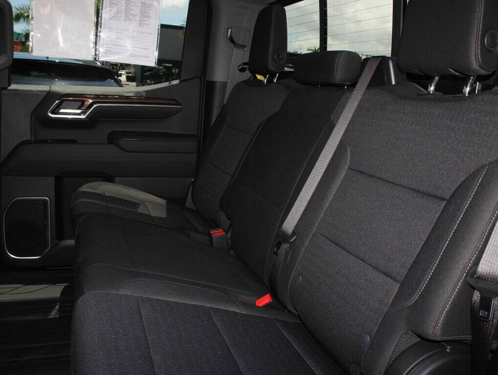 2023 Chevrolet Silverado Pickup - $48,995