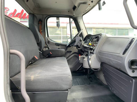 2015 Freightliner M2 106
