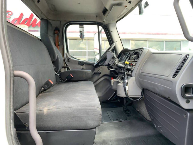 2015 Freightliner M2 106