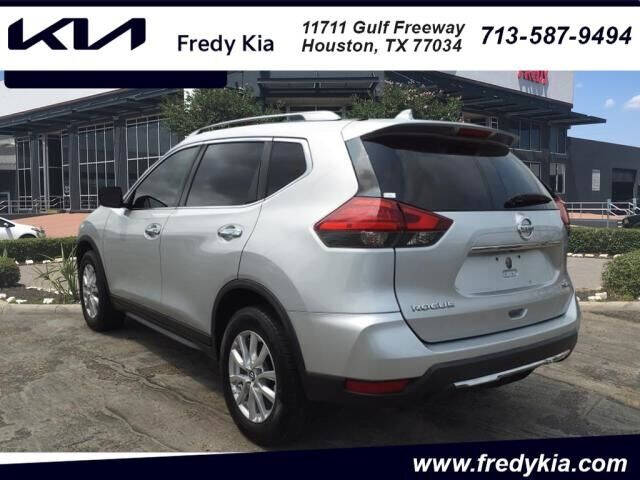 Used 2017 Nissan Rogue SV with VIN KNMAT2MV7HP552725 for sale in Houston, TX