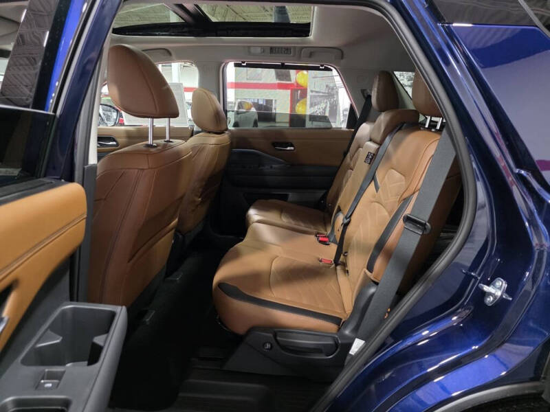 2025 Nissan Pathfinder Platinum