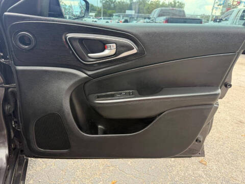 2015 Chrysler 200 C