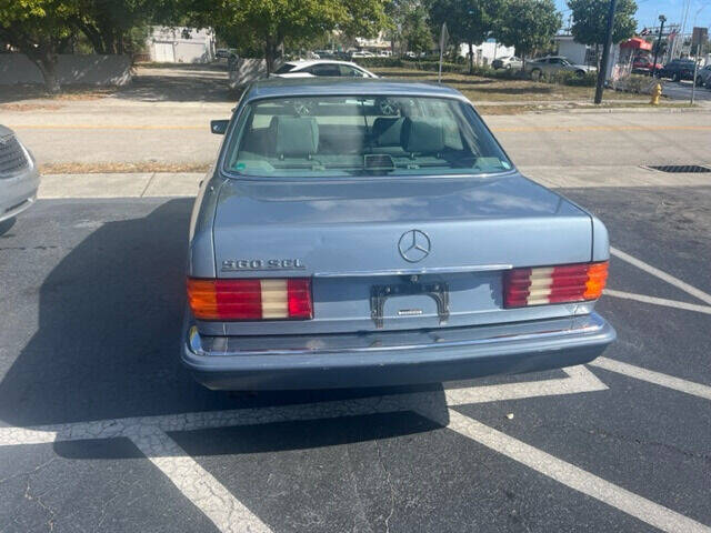 1990 Mercedes-Benz 560-Class  - $3,500