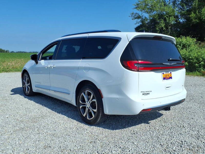 2025 Chrysler Pacifica Pinnacle