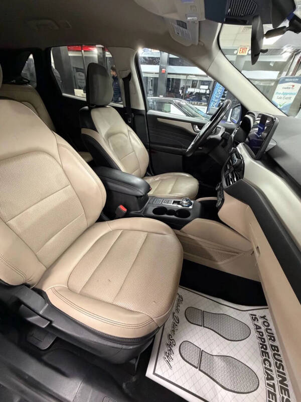 2022 Ford Escape SEL