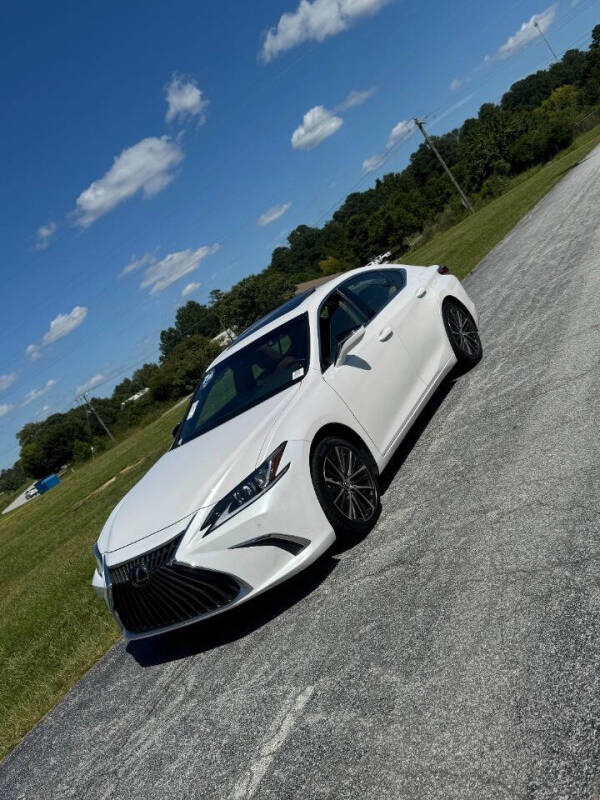 2022 Lexus ES 350's photo