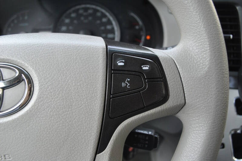 2014 Toyota Sienna LE 8-Passenger