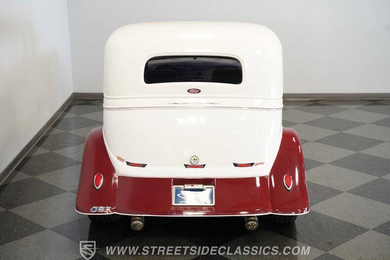 1933 Ford Victoria