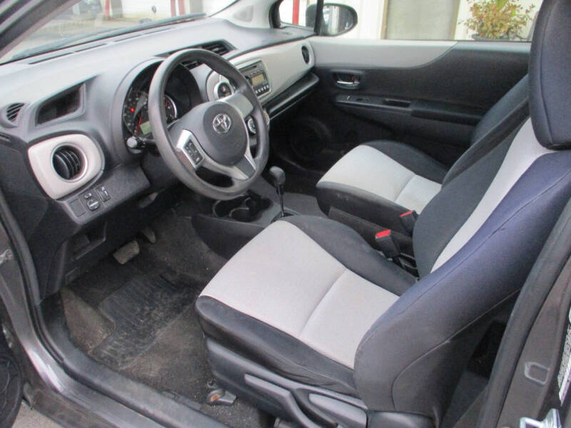 2012 Toyota Yaris 3-Door LE