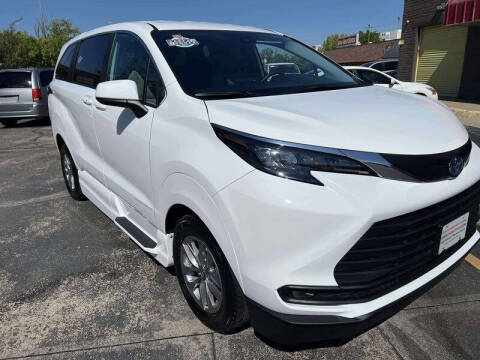 2025 Toyota Sienna LE 8-Passenger