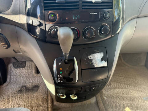 2005 Toyota Sienna LE 8 Passenger