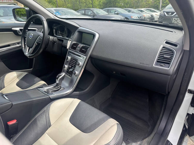 2017 Volvo XC60 T6 Dynamic