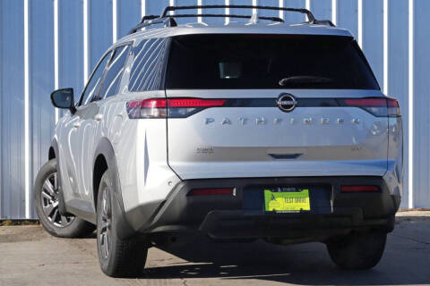 2022 Nissan Pathfinder SV
