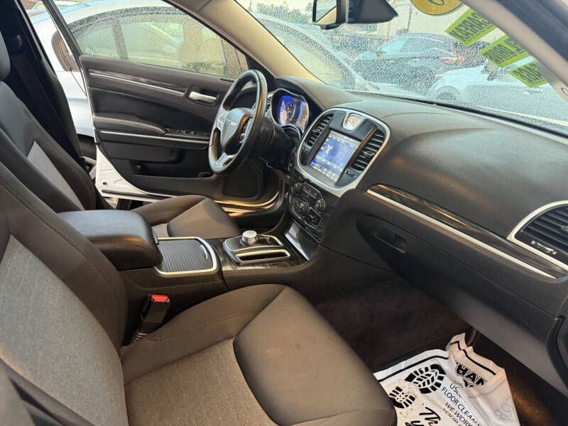 2018 Chrysler 300 Touring L