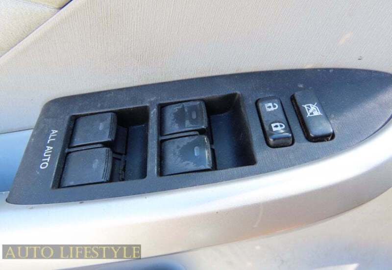 2014 Toyota Prius Two