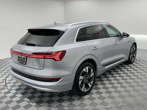 2022 Audi e-tron quattro Premium