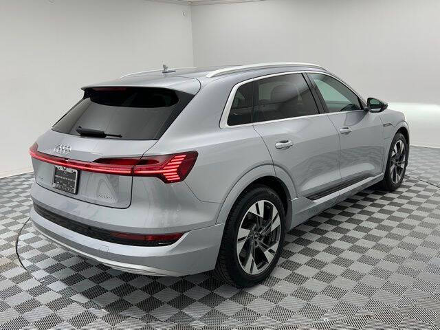 2022 Audi e-tron quattro Premium