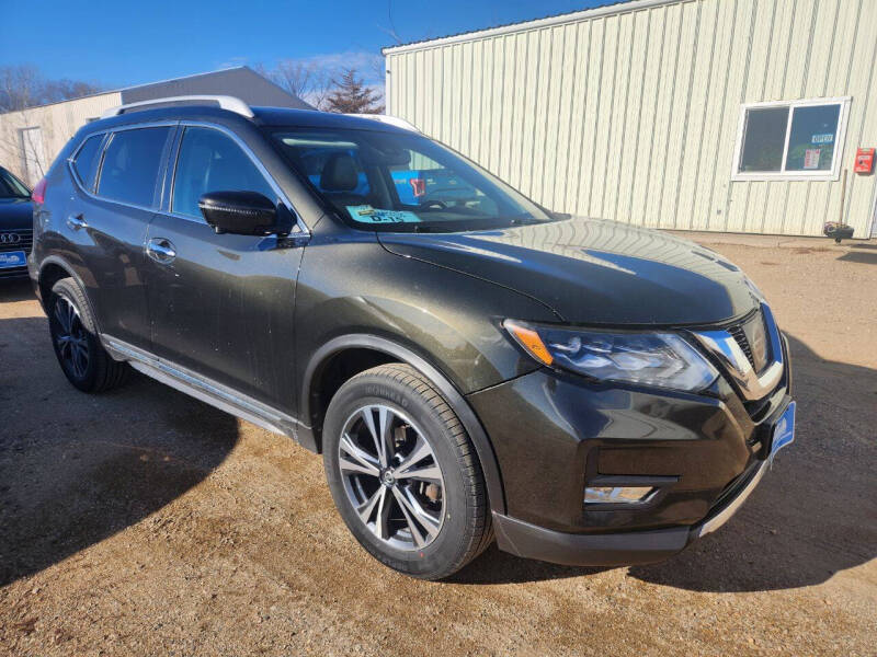 Used 2017 Nissan Rogue SL with VIN 5N1AT2MV2HC772499 for sale in Madison, SD