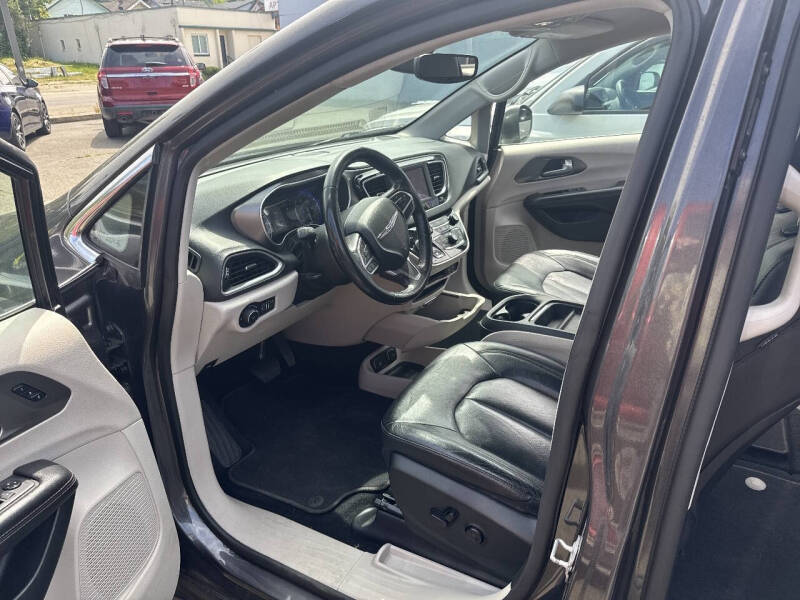 2020 Chrysler Pacifica Touring L