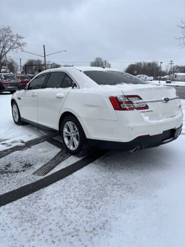 2016 Ford Taurus SEL