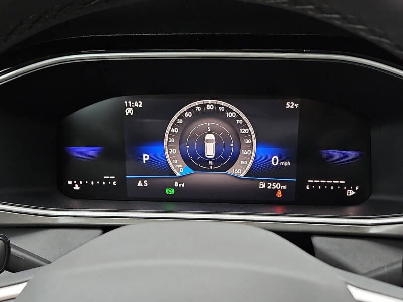 2026 Volkswagen Taos SE Black