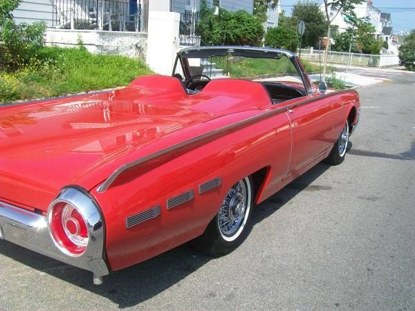 1962 Ford Thunderbird
