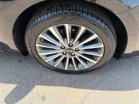 2017 Kia Cadenza Premium