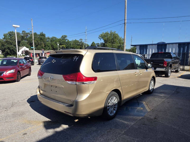 2012 Toyota Sienna XLE Mobility 7-Passenger