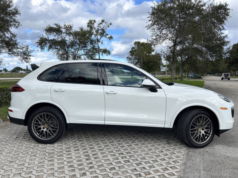 2017 Porsche Cayenne Platinum Edition