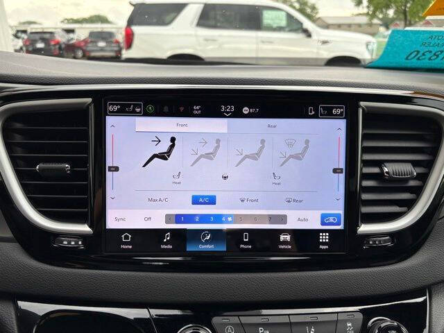 2025 Chrysler Pacifica Select