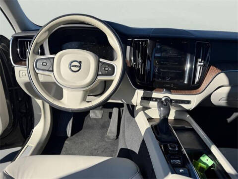 2021 Volvo XC60 T5 Momentum