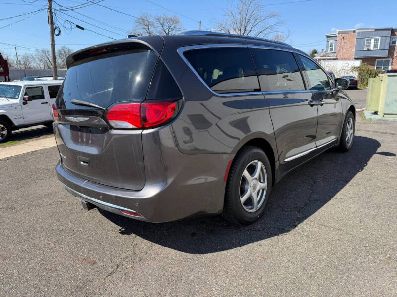 2017 Chrysler Pacifica Touring-L Plus