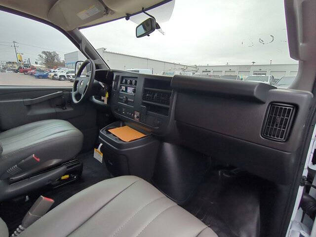 2025 Chevrolet Express 2500