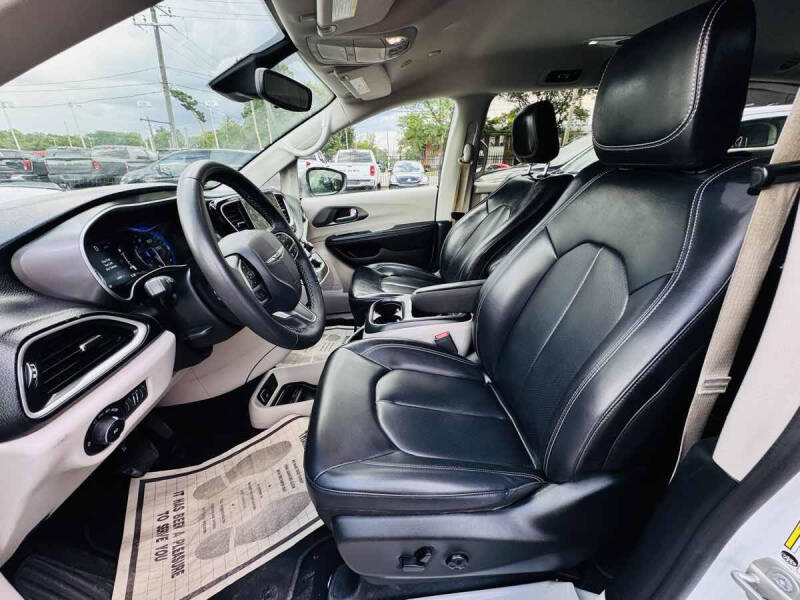 2023 Chrysler Pacifica Touring L