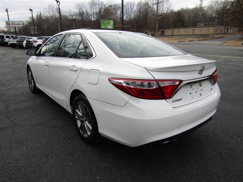 2016 Toyota Camry SE