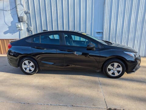 2018 Chevrolet Cruze for sale at Parkway Motors in Osage Beach MO