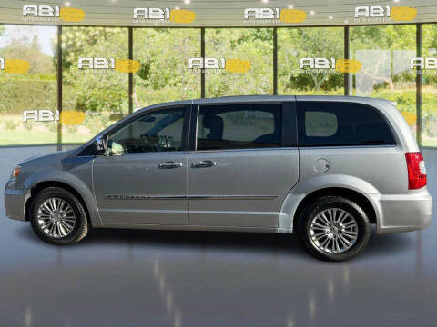 2015 Chrysler Town and Country Touring-L